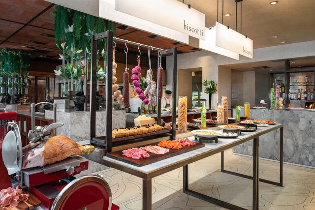 Anantara_Siam_Bangkok_Hotel_Restaurant_Biscotti_Antipasti_Buffet