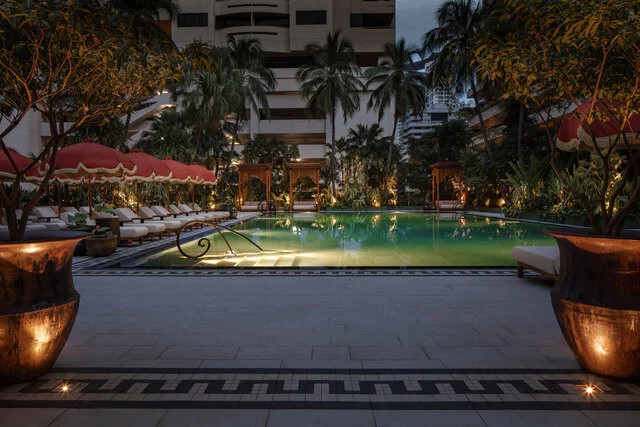 Anantara_Siam_Bangkok_Hotel_Pool_View_Night