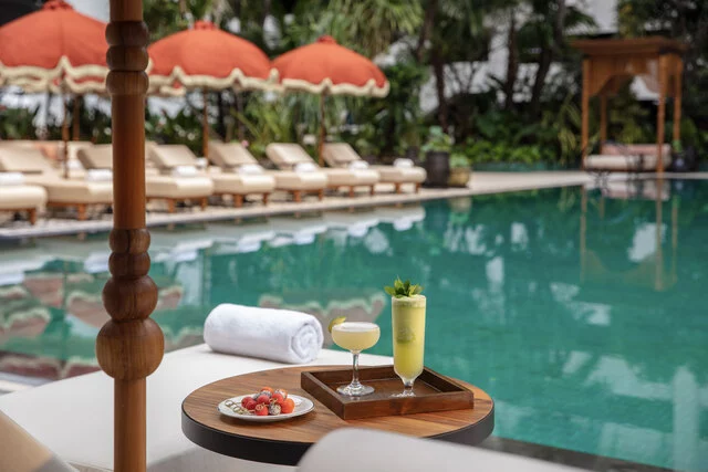 Anantara_Siam_Bangkok_Hotel_Pool_View_Food_And_Beverage