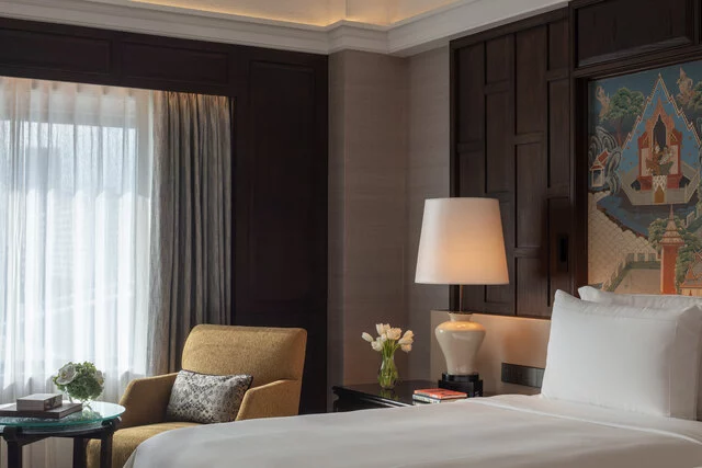 Anantara_Siam_Bangkok_Hotel_Guest_Room_Anantara_Suite_Bedroom (1)