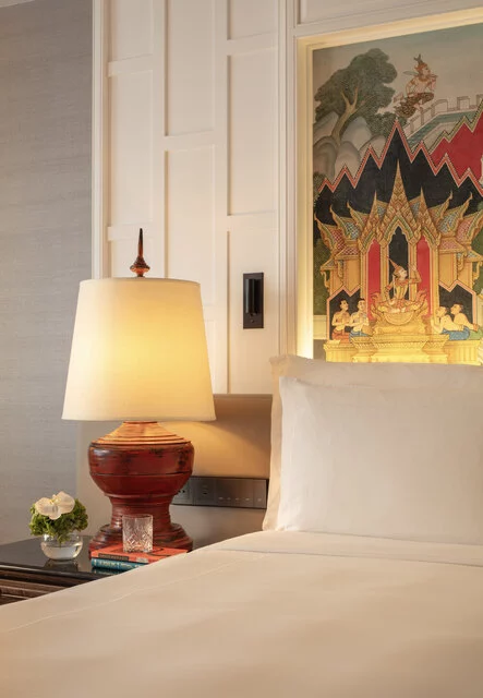 Anantara_Siam_Bangkok_Hotel_Guest_Room_Deluxe_Room_Bedroom(1)