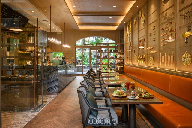 Anantara_Siam_Bangkok_Hotel_Restuarant_Mocha_and_Muffins_Interior_Dining_Tables_with_Food