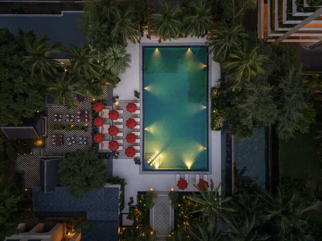Anantara_Siam_Bangkok_Hotel_Pool_View_Exterior_Night
