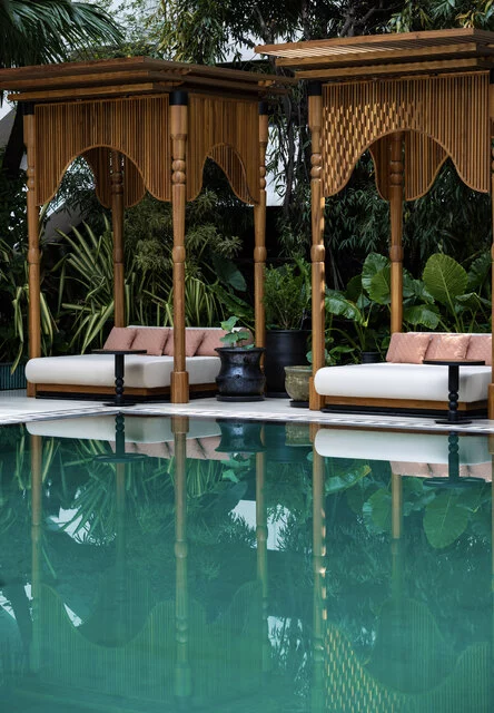 Anantara_Siam_Bangkok_Hotel_Pool_View_Lounge_Chair
