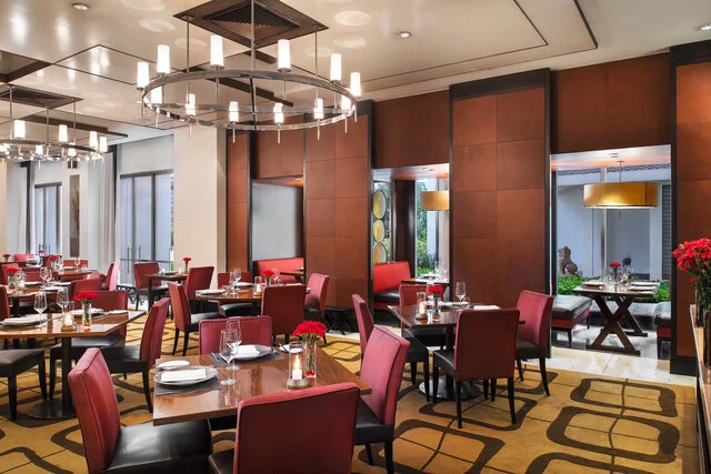 Anantara_Siam_Bangkok_Hotel_Restaurant_Madison_Dining_Area