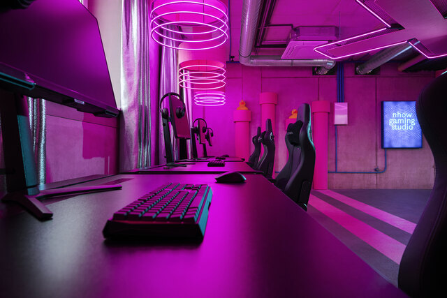 nhow_Berlin_Gaming_studio_detail_keyboard_table.jpg