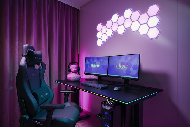 nhow_Berlin_Room_Gaming_curtains_close_detail_gamer_equipment_duck.jpg