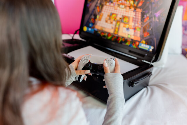 nhow_Frankfurt_Room_gaming_suitcase_lifestyle_controller_game.jpg