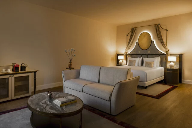 Porta_Rossa_Hotel_Firenze_Colbert_Collection_Torrigiani_Junior_Suite_Room_Wide_Shot