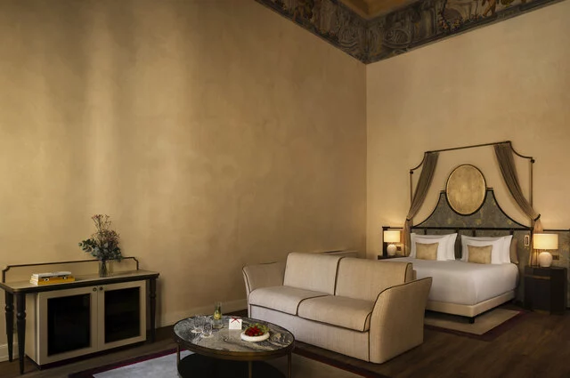 Porta_Rossa_Hotel_Firenze_Colbert_Collection_Amici_Miei_Junior_Suite_with_FrescoesΓÇï_Room_Wide_Shot