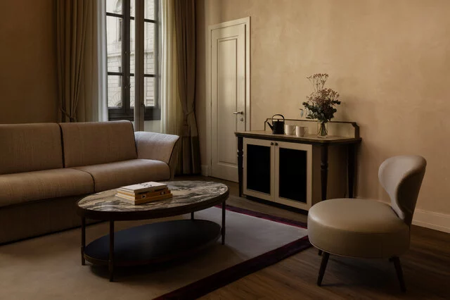 Porta_Rossa_Hotel_Firenze_Colbert_Collection_Amici_Miei_Junior_Suite_with_FrescoesΓÇï_Corner_Sofa_Table_Window_View