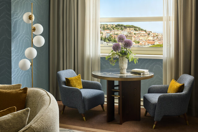 Tivoli Avenida Liberdade_Presidential Suite_bedroom_detail.jpg