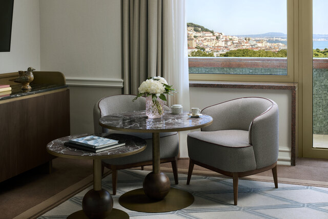 Tivoli Avenida Liberdade_Executive Suite with Terrace_living room_1.jpg