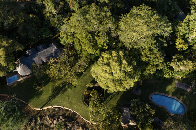 Anantara_Stanley_&_Livingstone_Victoria_Falls_Hotel_Garden-2016x1334 (1).jpg