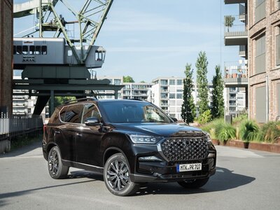 KGM Rexton Black_Front_3_4_Seite_statisch.jpg