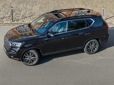 KGM Rexton Black_Seite_statisch.jpg