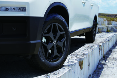KGM Musso Black