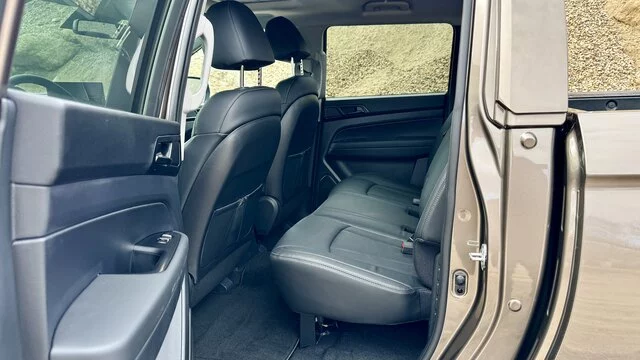 KGM Musso Grand Lux in Taupe - Interieur Fond umgeklappt