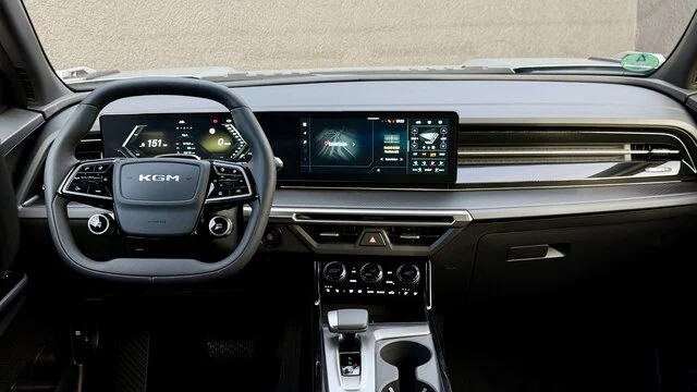 KGM Torres EVX Nomad 2026 Interieur Cockpit