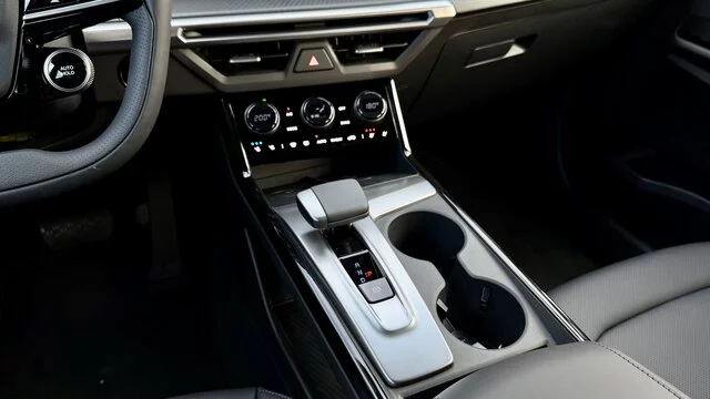 KGM Torres EVX Nomad 2026 Interieur Mittelkonsole