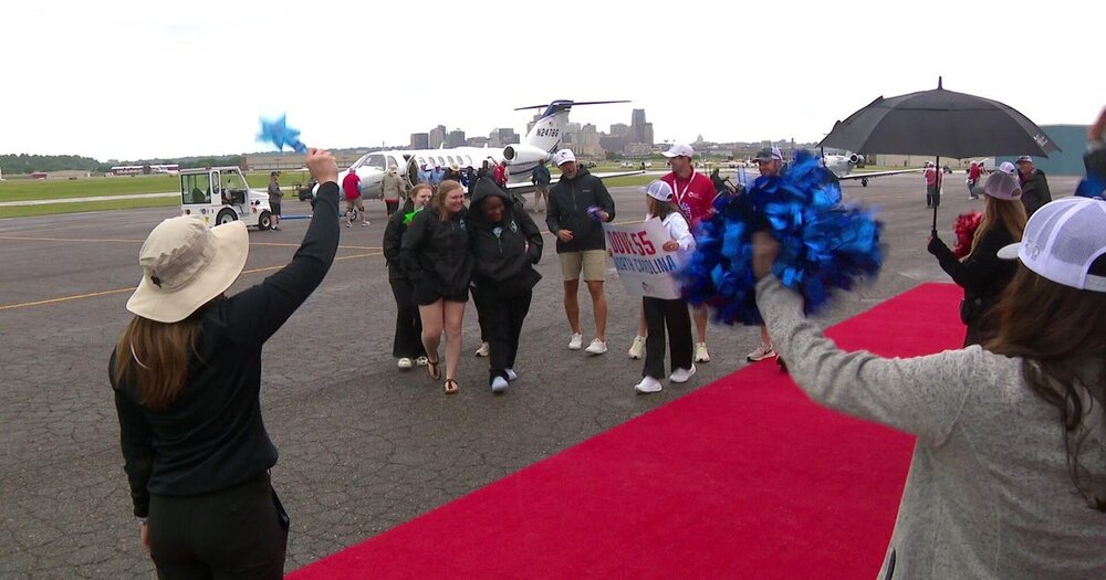 120 volunteer pilots fly 800 Special Olympics athletes to Minnesota for free in VIP style