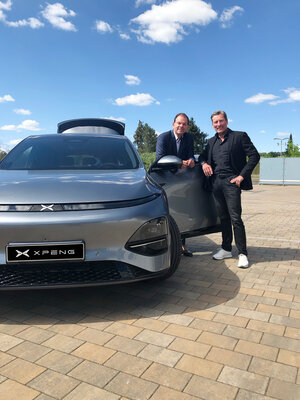 XPENG und e-mobilio sind Partner: Markus Schrick, Managing Director XPENG Region Central Europe (links) und Ralph Missy, Co-Founder von emobilio 