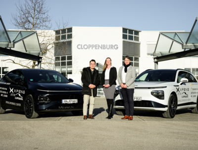 Cloppenburg Automobil SE wird Vertriebspartner von XPENG: Kai Qian, Country Manager XPENG Deutschland,
Vera Paller, Standortleiterin, und
Bart Gerris, Vorstandsvorsitzender der Cloppenburg Gruppe (v.l.n.r.)