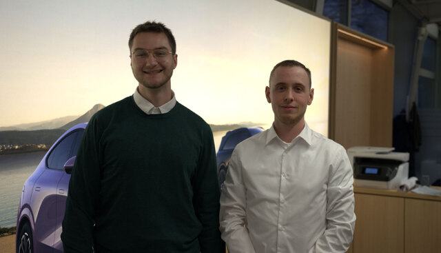 v.l.n.r.: Philip Scheele und Sebastian Tscheik_XPENG-Verkaufsberater_Nefzger