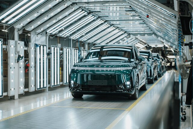 Der XPENG G9L hat die erste Fertigungserprobung bei Magna in Graz erfolgreich abgeschlossen