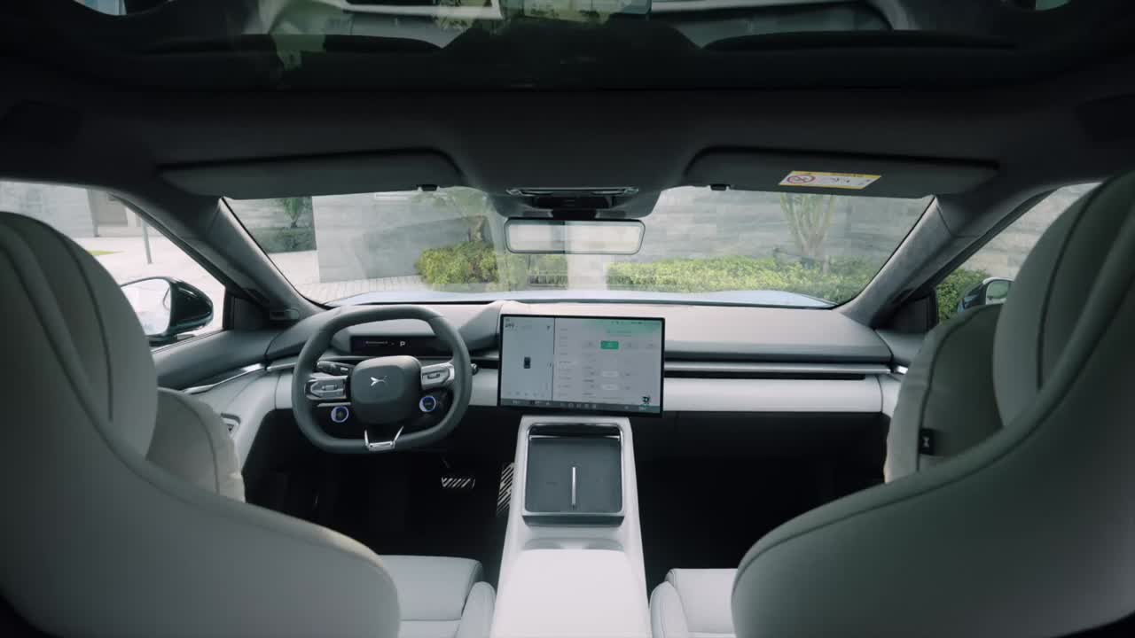 P7 Interior Weiss.mp4