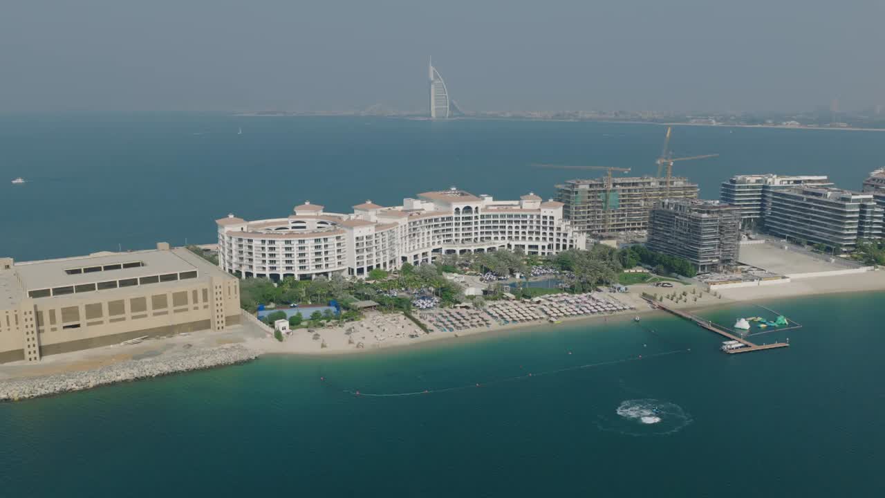 Land Aircraft Carrier Flight Over The Palm_© ARIDGE.mp4