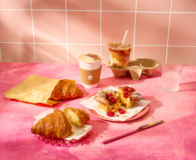 Hybrid_sRGB_ALL_2024_Breakfast_Iced-coffee-latte-pastry.jpg