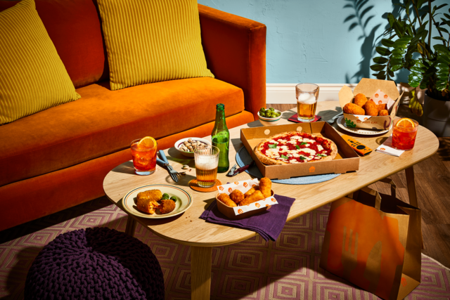 Lifestyle_sRGB_IT_2023_Food-Trends_Livingroom-Pizza-Fritte-Main-1_EXP-AUG2026.png
