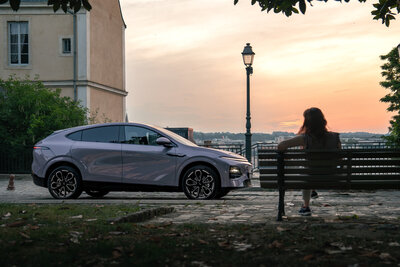 Neuer XPENG G6 in Le Mans city_9.jpg