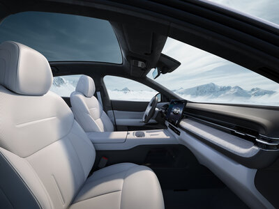 Neuer XPENG G6 Launch 2025_Interior Light Gray_2.jpg