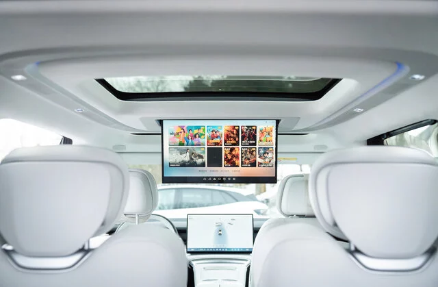 XPENG X9 21.4 Flatscreen 02