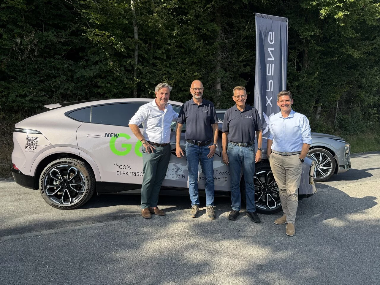 Diego Battiston (CEO Hedin Distribution AG), Michel Jüni (Geschäftsführer Garage Jüni AG), Marcel Zaugg (Verkaufsleiter Garage Jüni AG), Massimo Redigolo (Leiter Aftersales XPENG CH)