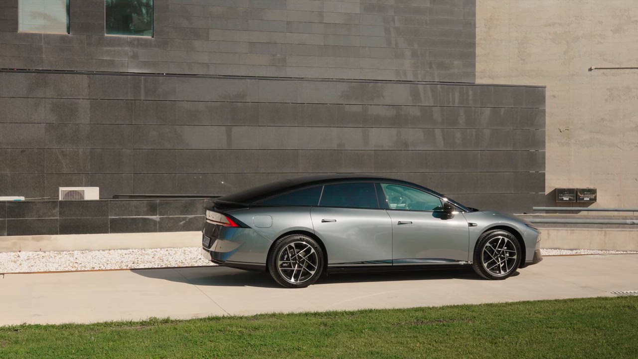 3691-xpeng-p7-barcelona-press-kit-33-suitcases-909e2a-awsemc.mp4