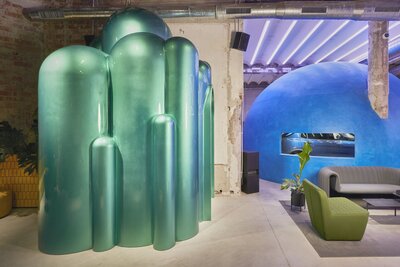 Large LynkCo BCN Club Dressing Room 01 52448b