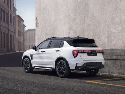 Lynk & Co 01 Rear 45 High Crystalwhite 4b6018