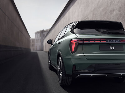 Lynk & Co 01 Rear Low High Mineralgreen Af2b15