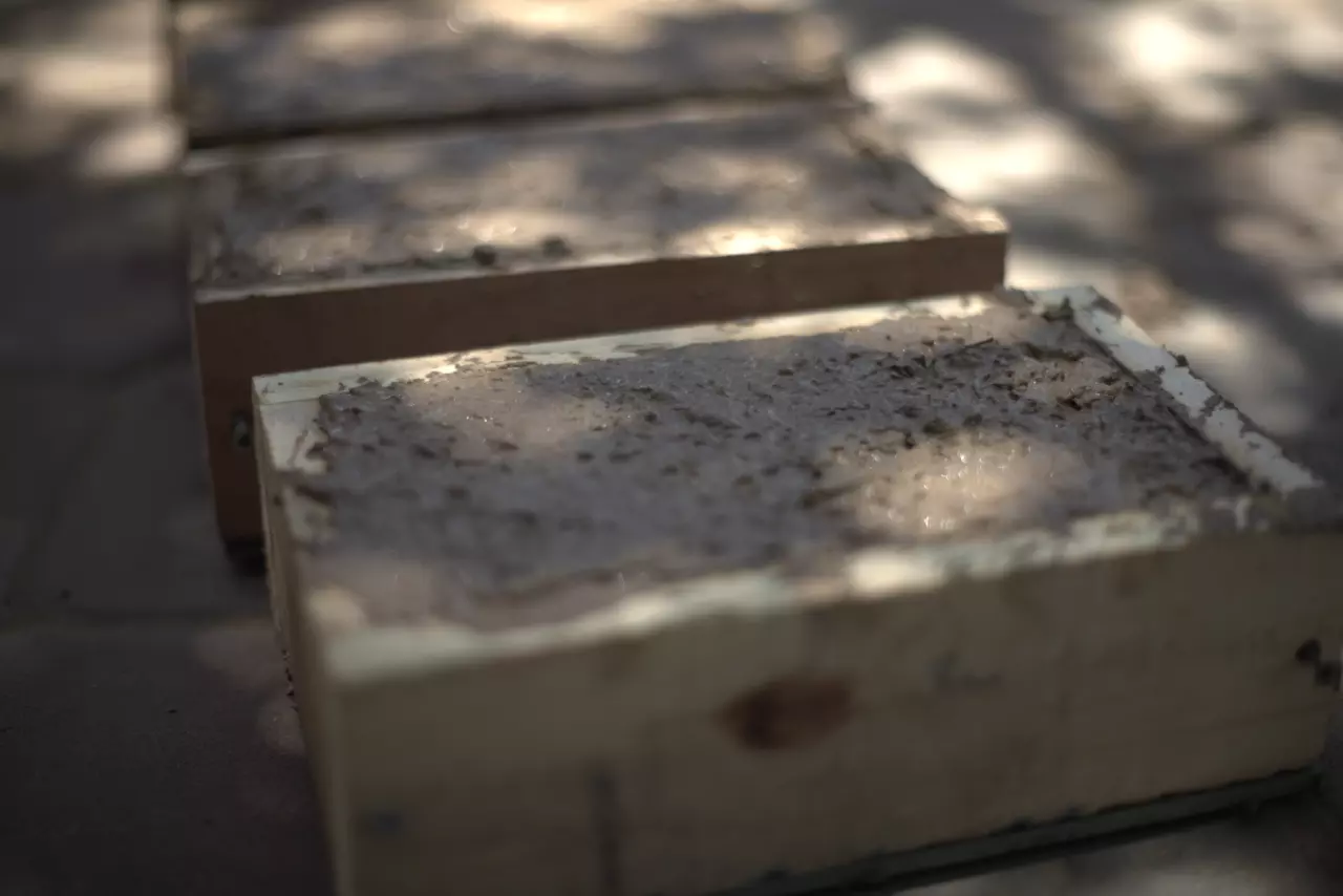 The mixture containing upcycled rubble and binders is placed into the wooden moulds. Photo by Ali Awad.