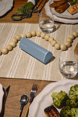 Sonos Holiday - Roam 2 - Dinner