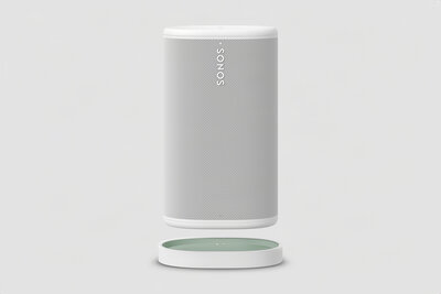 Sonos Play - Over Charging Base White.JPG
