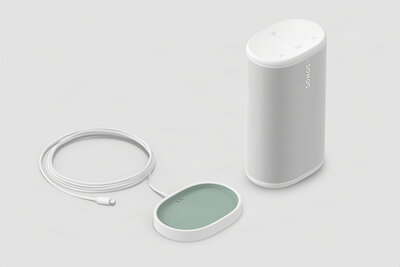Sonos Play - White With Charging Base.JPG