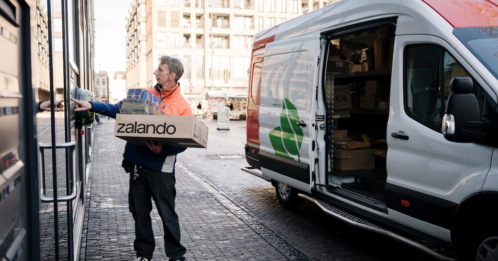 Dagblad Trouw op pad met pakketbezorger Ronald