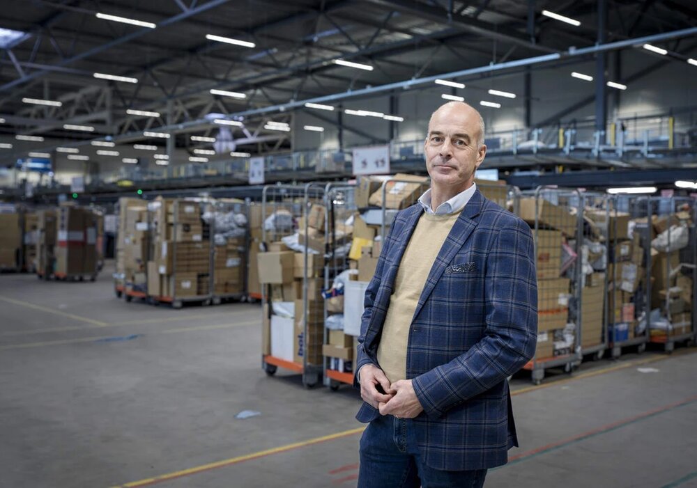 Kantoorpersoneel PostNL helpt mee tijdens eindejaarspiek