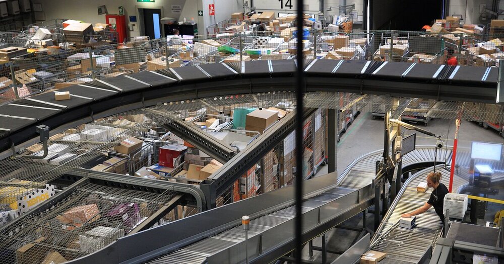 Vakantiegeld en mooi weer: pakketbezorgers hebben het druk met zonnige orders