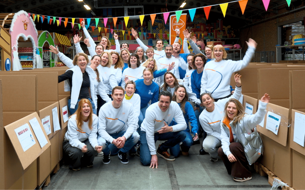 Tienduizenden cadeaus ingezameld voor kinderen in armoede samen met PostNL - Stichting Jarige Job