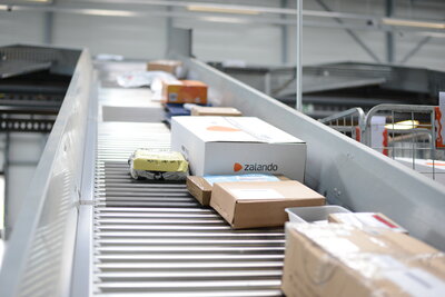 PostNL Pakketsortering_band.JPG